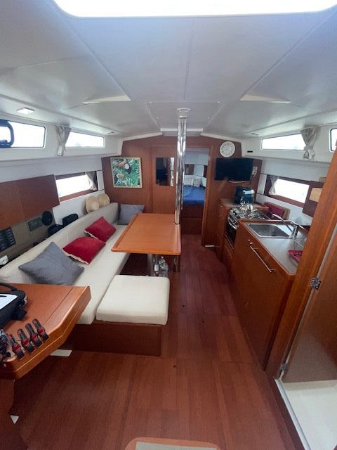 slider 9 Beneteau Oceanis 38.1